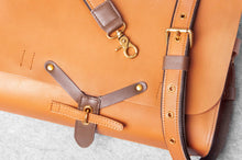 DESIGNER MESSENGER MINIMAL - toffee