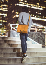 DESIGNER MESSENGER MINIMAL - toffee