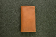 PASSPORT WALLET - toffee/coffee
