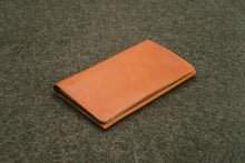 PASSPORT WALLET - toffee/coffee