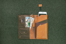 PASSPORT WALLET - toffee/coffee
