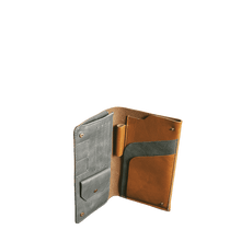PASSPORT WALLET - toffee/grey