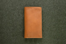 PASSPORT WALLET - toffee/grey
