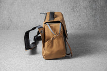 PHOTOGRAPHER MESSENGER - toffee